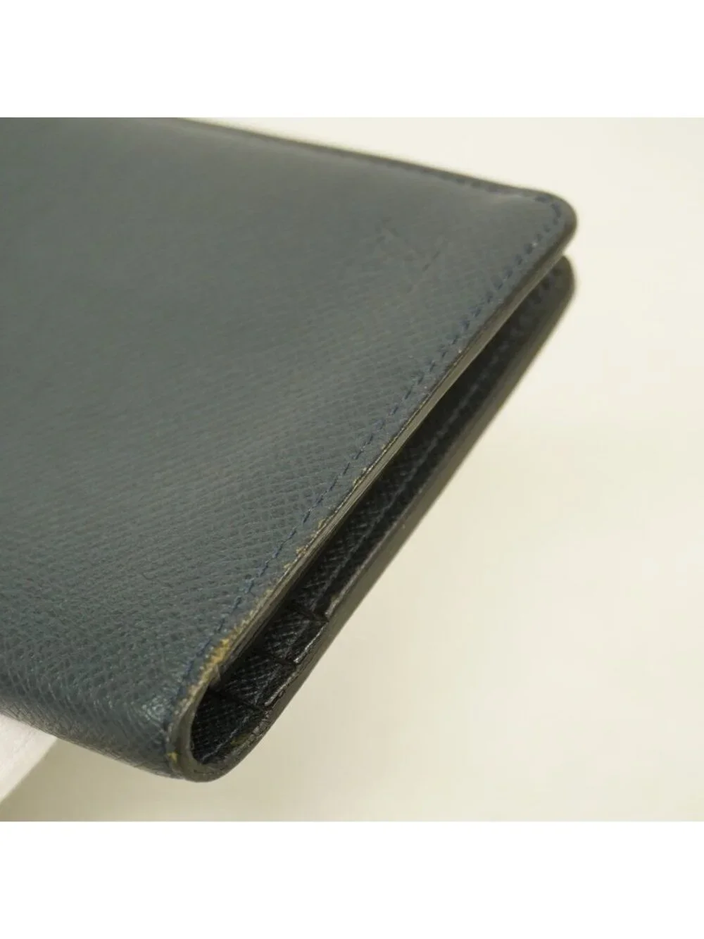 Louis Vuitton Wallet Taiga Portefeuille Brazza Blue Marine